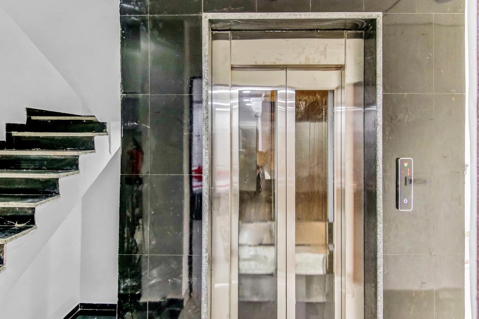 ניו דלהי Flagship Hotel Secret Mirage Near Rithala Metro Station מראה חיצוני תמונה